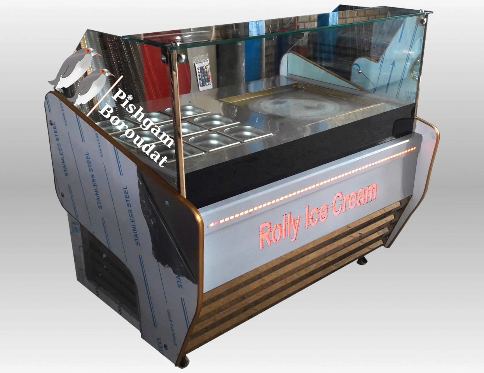 Rolly ice cream showcase