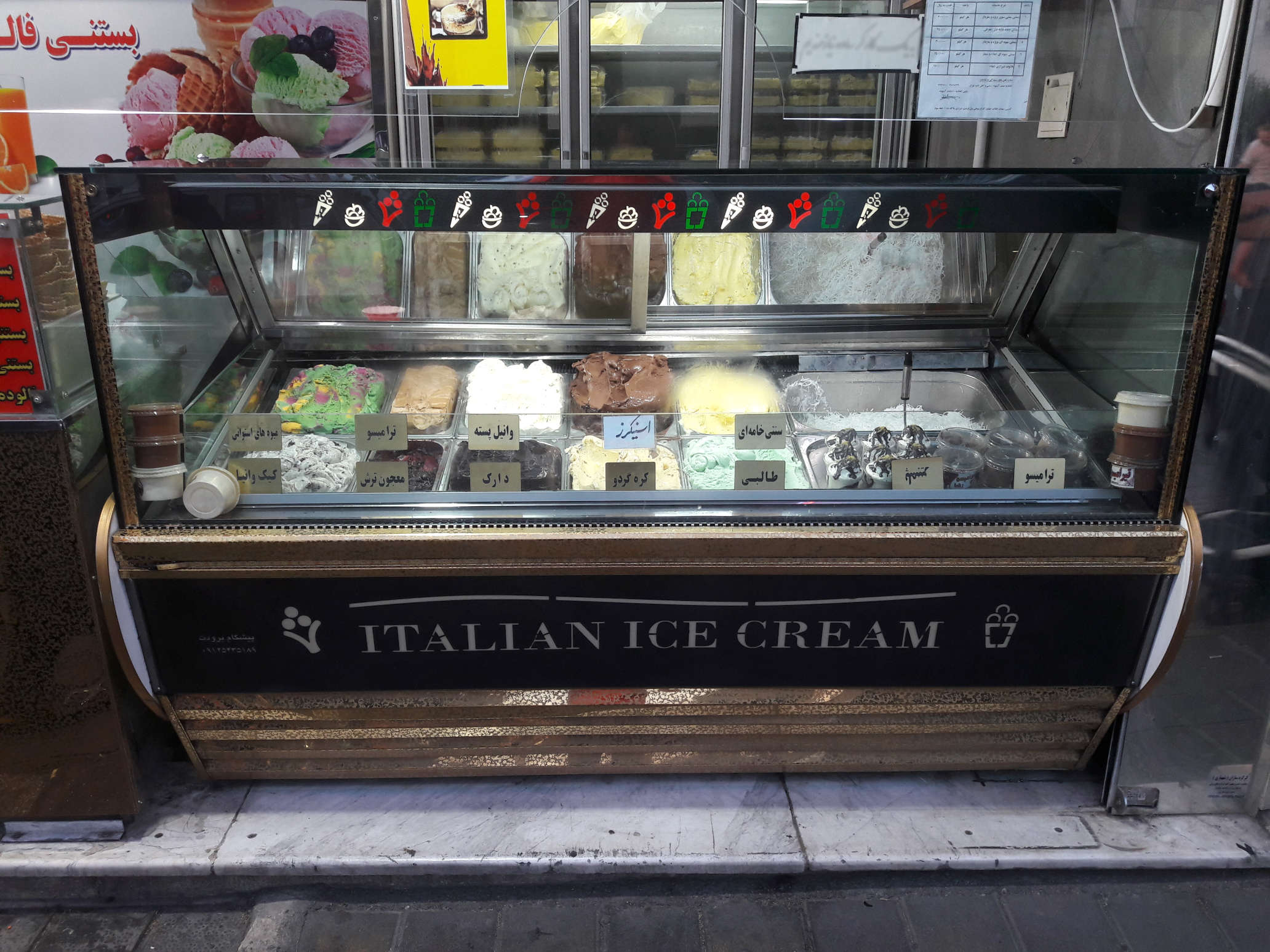 Classico gelato showcase